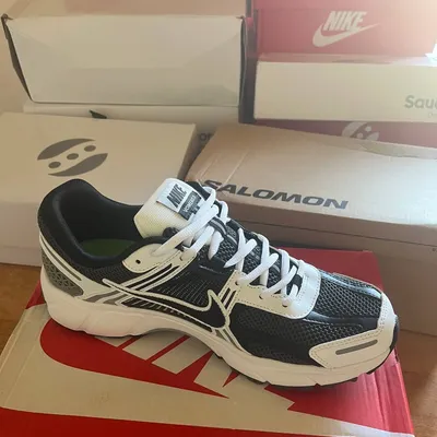 Nike Zoom Vomero 5 – Black / White / Grey